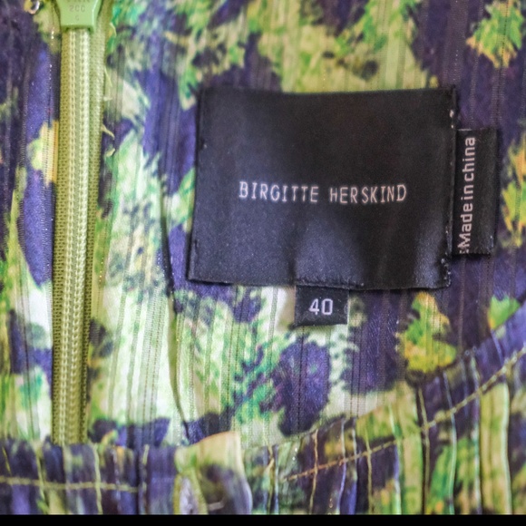 Ladies Dress - Picture 2 of 2